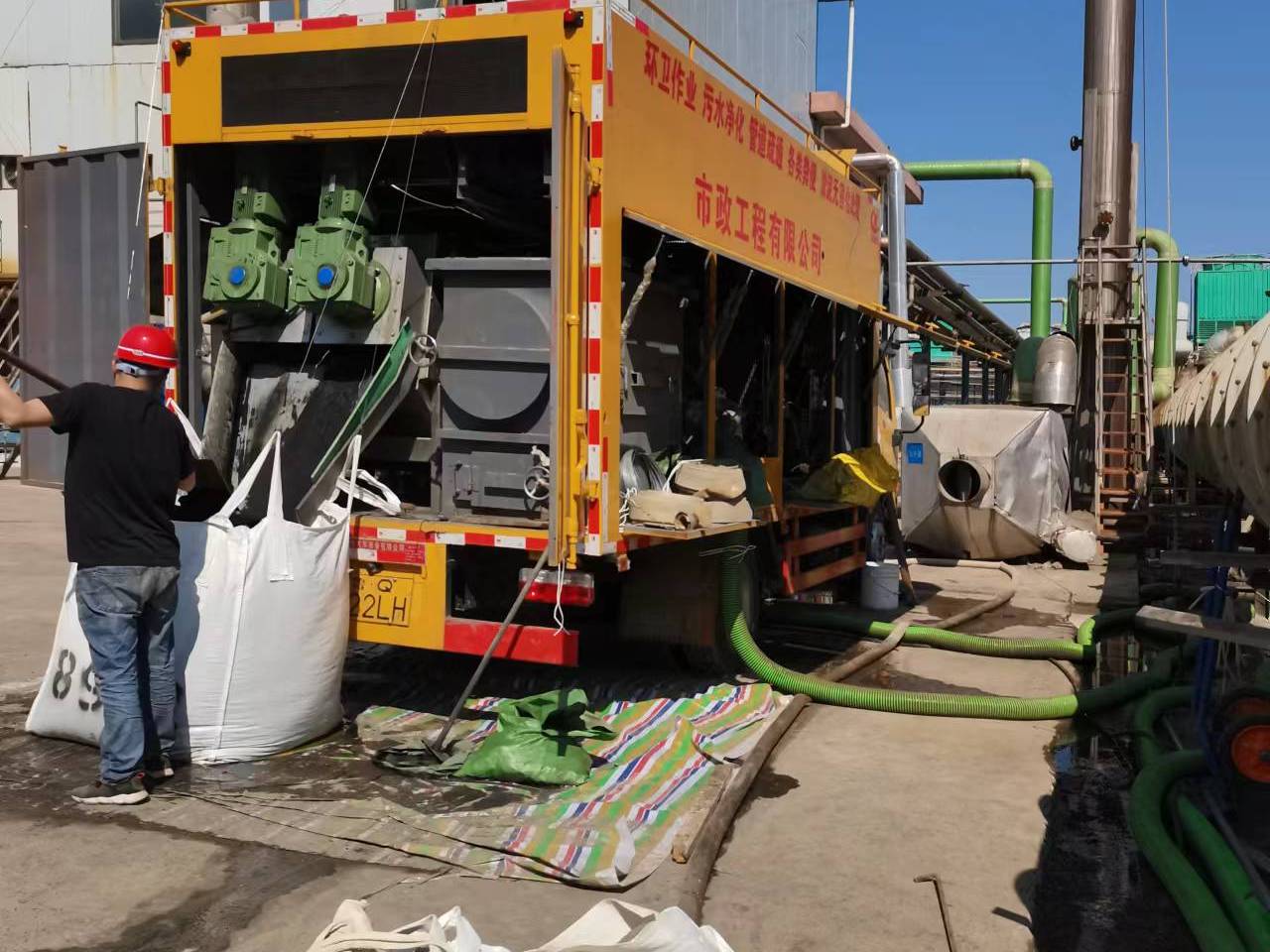 龙楼镇淤泥压干处理